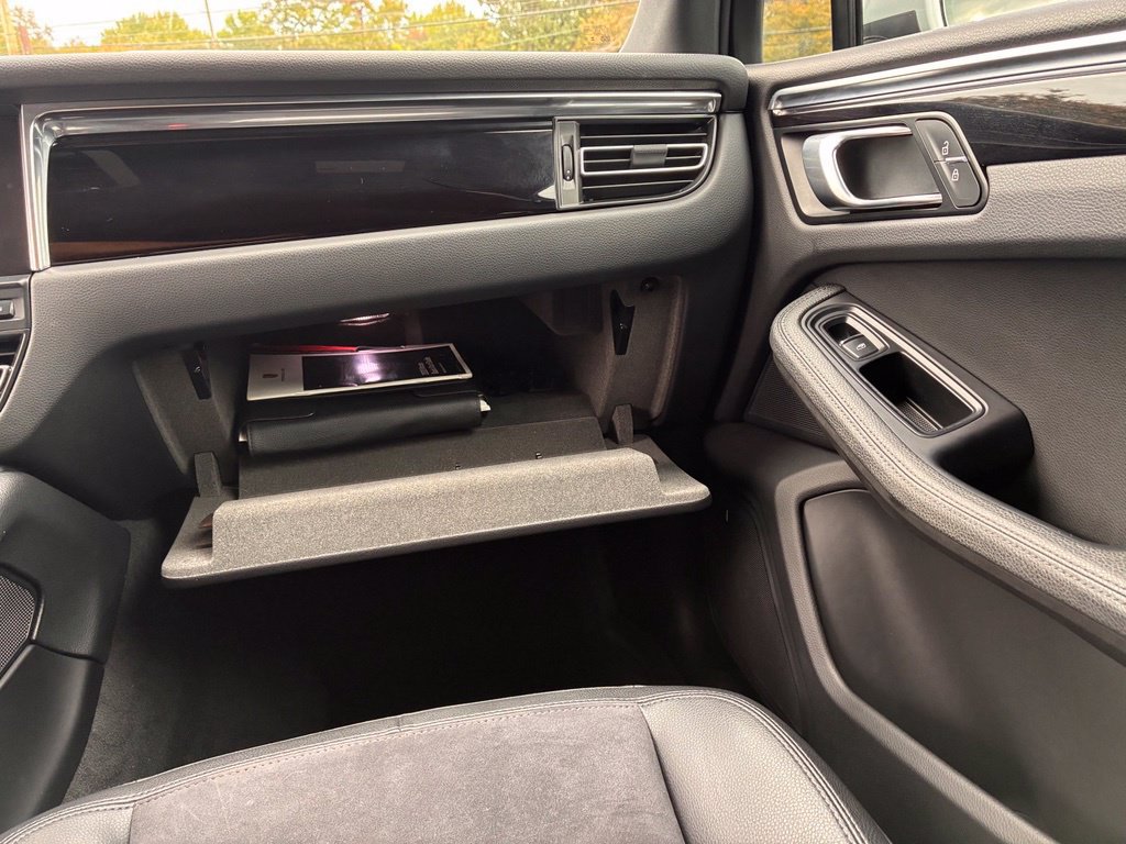 Used 2020 Porsche Macan AWD/4WD image 40