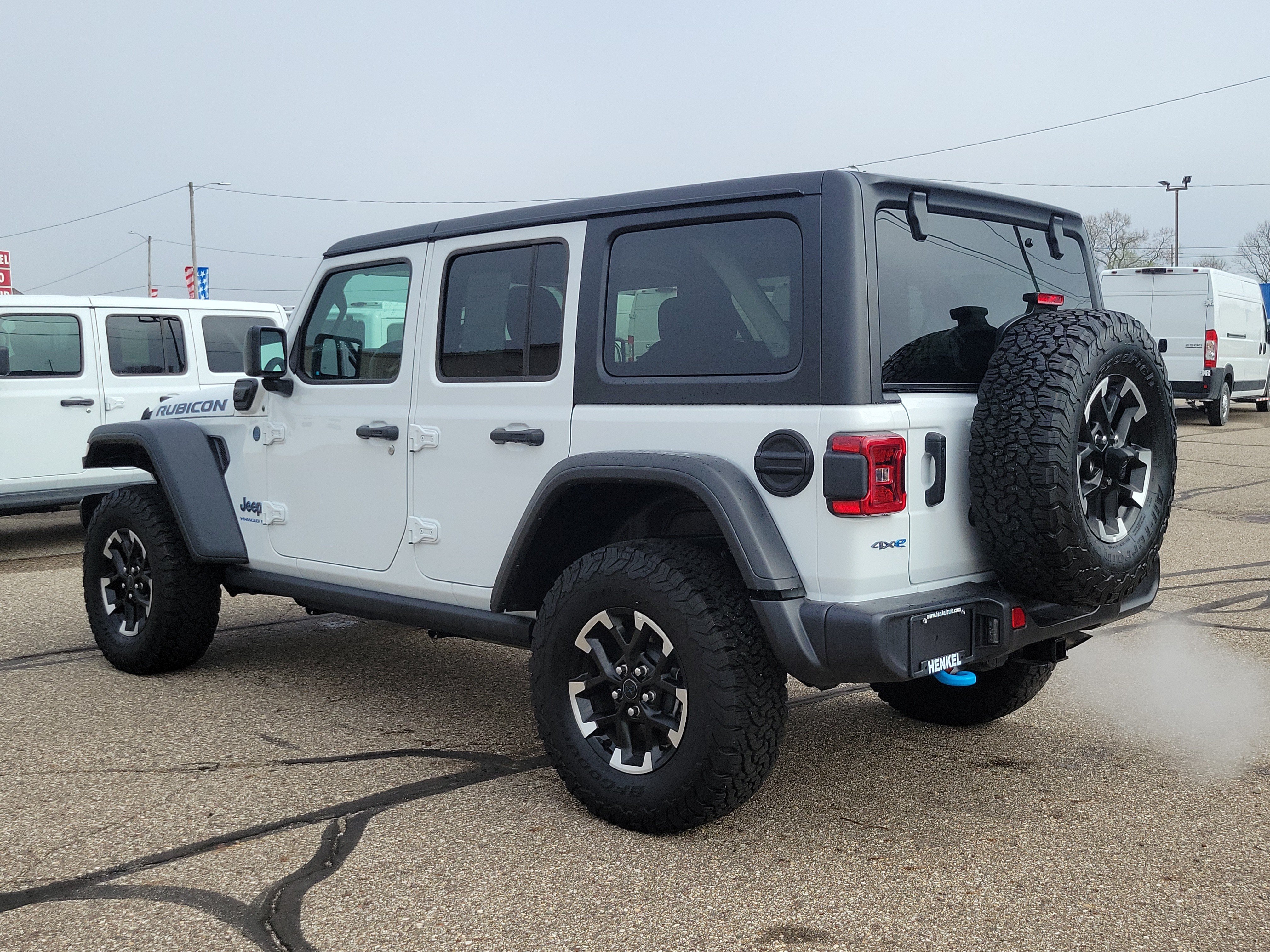Used 2025 Jeep Wrangler Unlimited Rubicon 4xe w/ Convenience Group AWD/4WD image 3