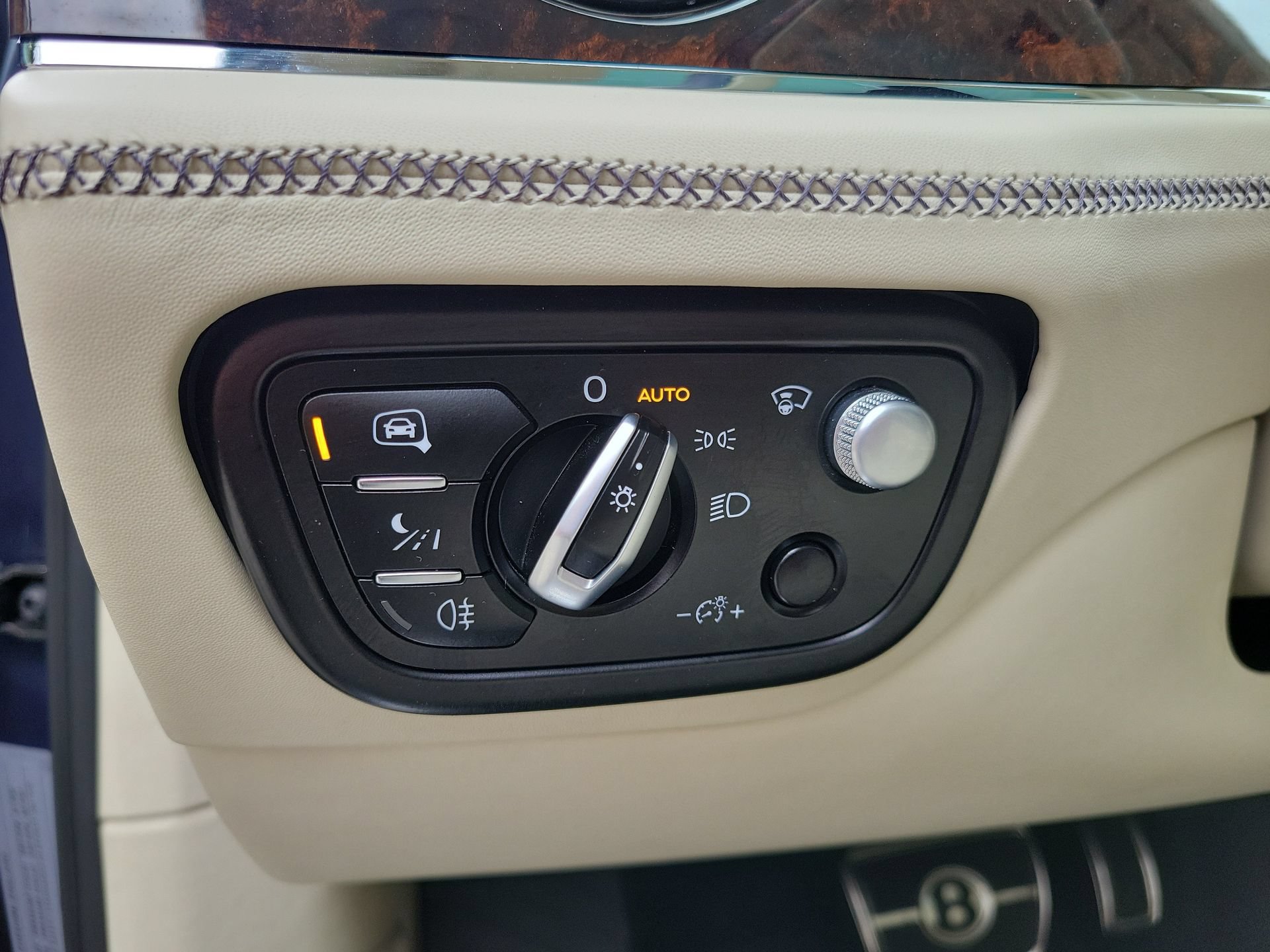 Certified 2022 Bentley Bentayga AWD/4WD image 35