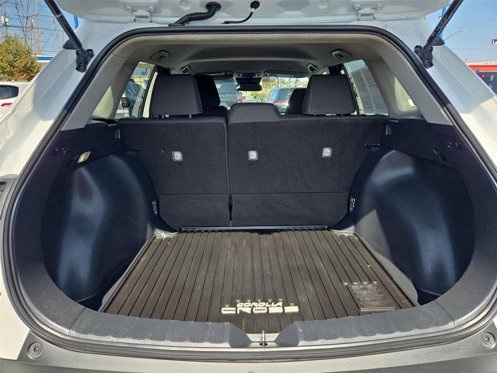 Used 2026 Toyota Corolla Cross LE FWD image 17