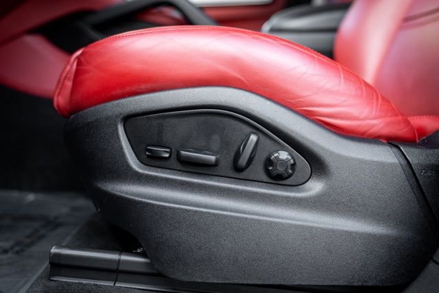 Used 2023 Porsche Cayenne Platinum Edition image 40