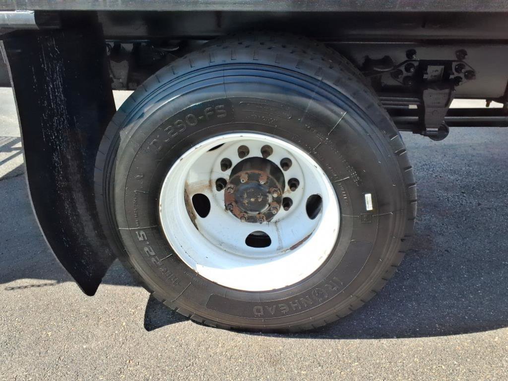 Used 2017 Ford F750 2WD Regular Cab Super Duty image 24