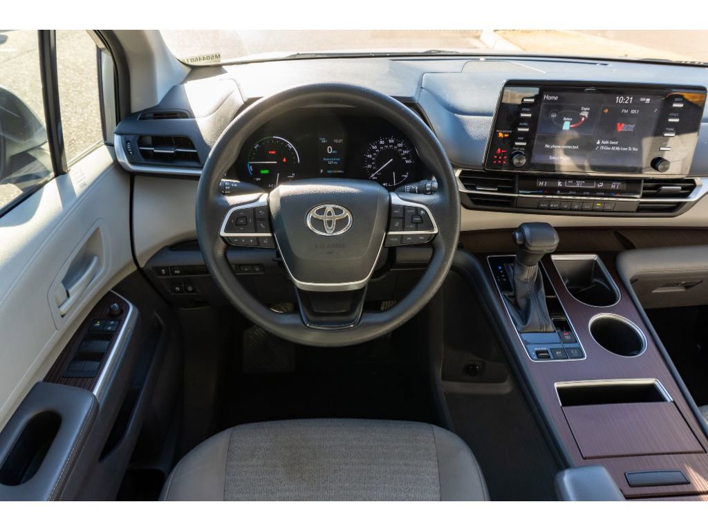 Used 2021 Toyota Sienna LE image 18