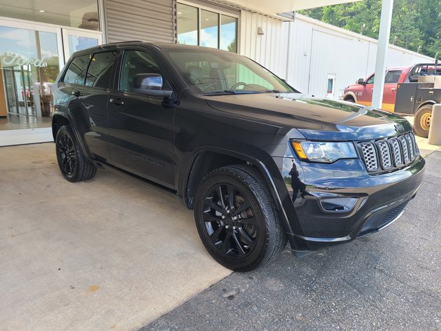 Used 2020 Jeep Grand Cherokee Altitude image 2