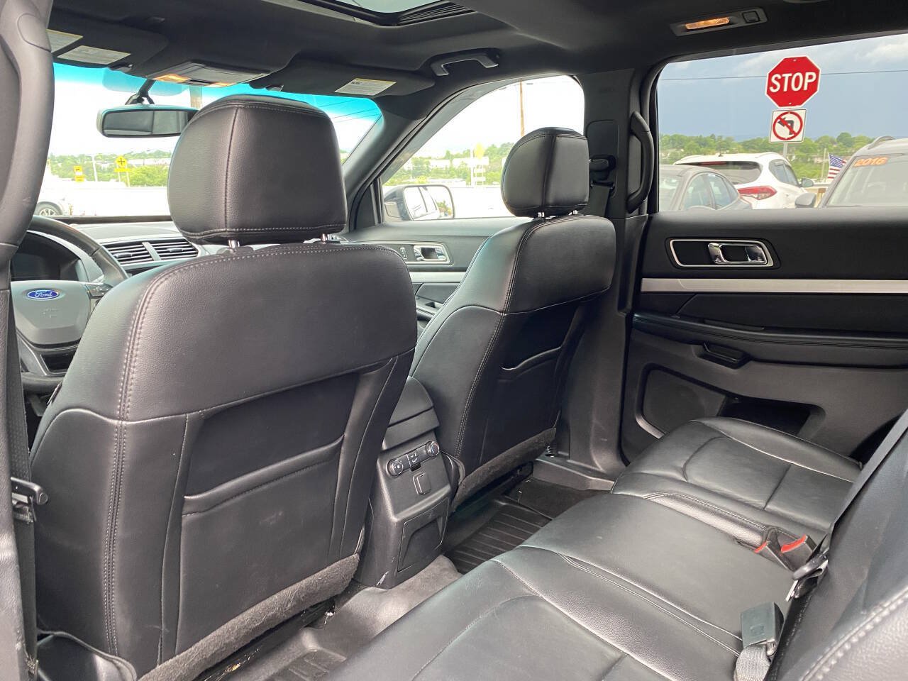 Used 2017 Ford Explorer XLT w/ Equipment Group 202A AWD/4WD image 14