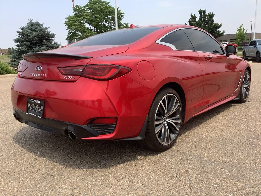 Used 2017 INFINITI Q60 Red Sport 400 AWD/4WD image 3