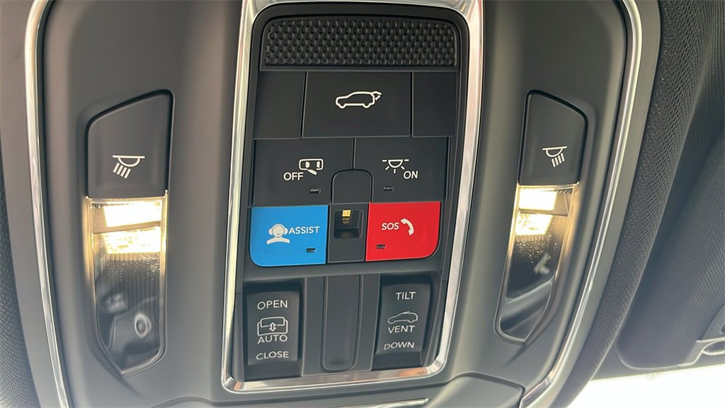 New 2025 Jeep Grand Cherokee L Altitude image 14