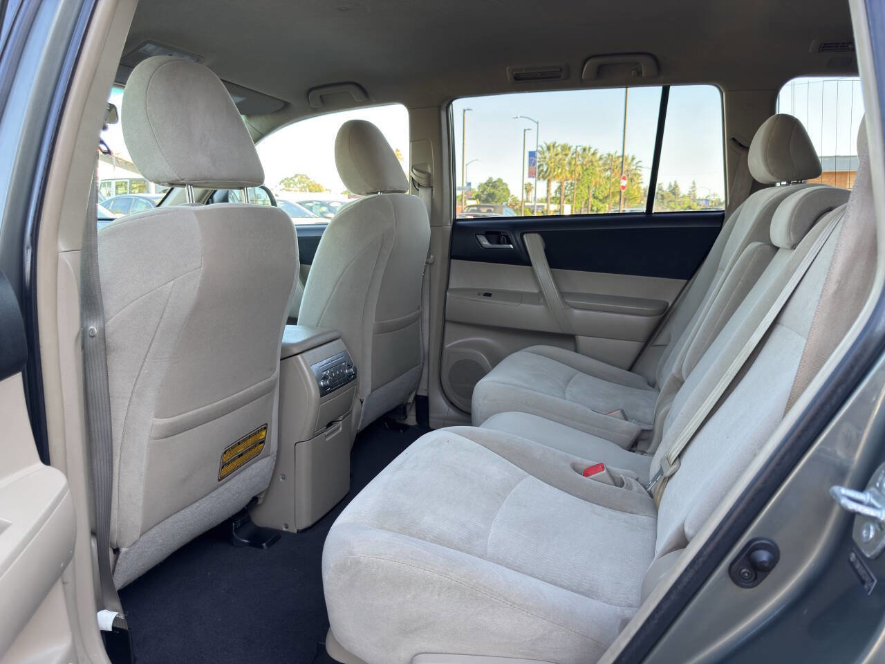 Used 2012 Toyota Highlander 4WD w/ Tech Pkg image 11