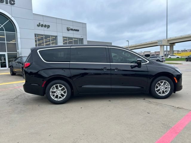 New 2027 Chrysler Pacifica Select FWD image 15