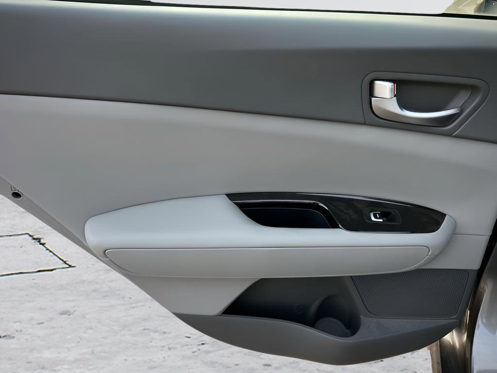 Used 2017 Kia Optima EX image 21
