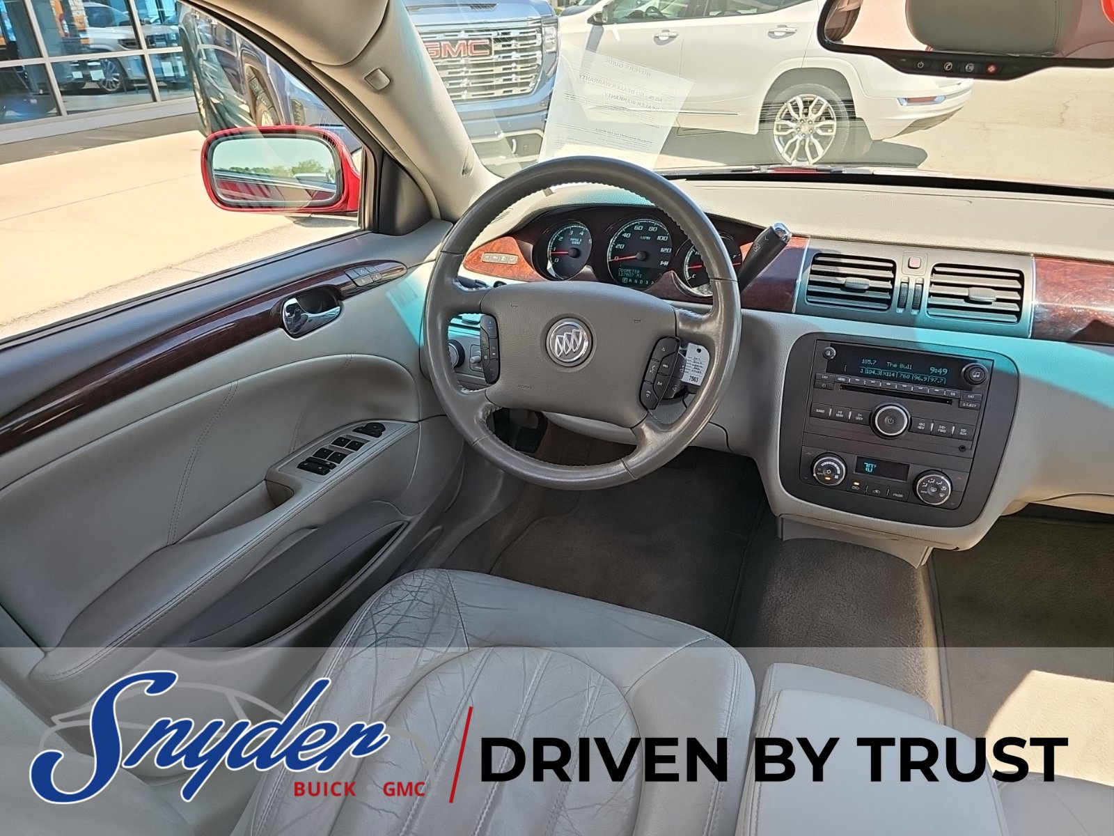 Used 2011 Buick Lucerne CXL FWD image 20