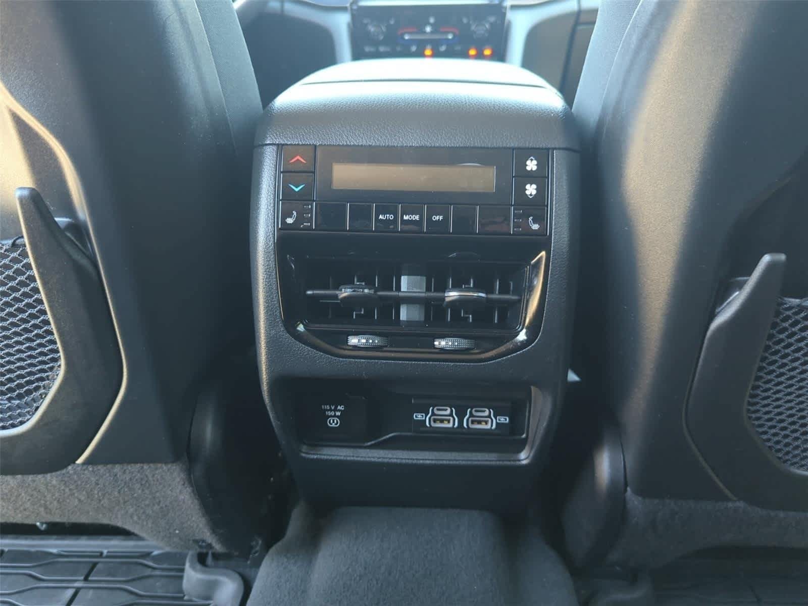 Used 2023 Jeep Grand Cherokee L Limited w/ Trailer Tow Group (B) AWD/4WD image 27