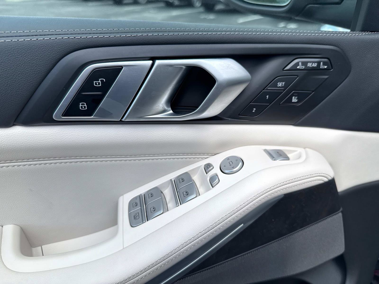 Certified 2025 BMW X7 xDrive40i w/ Premium Package image 18