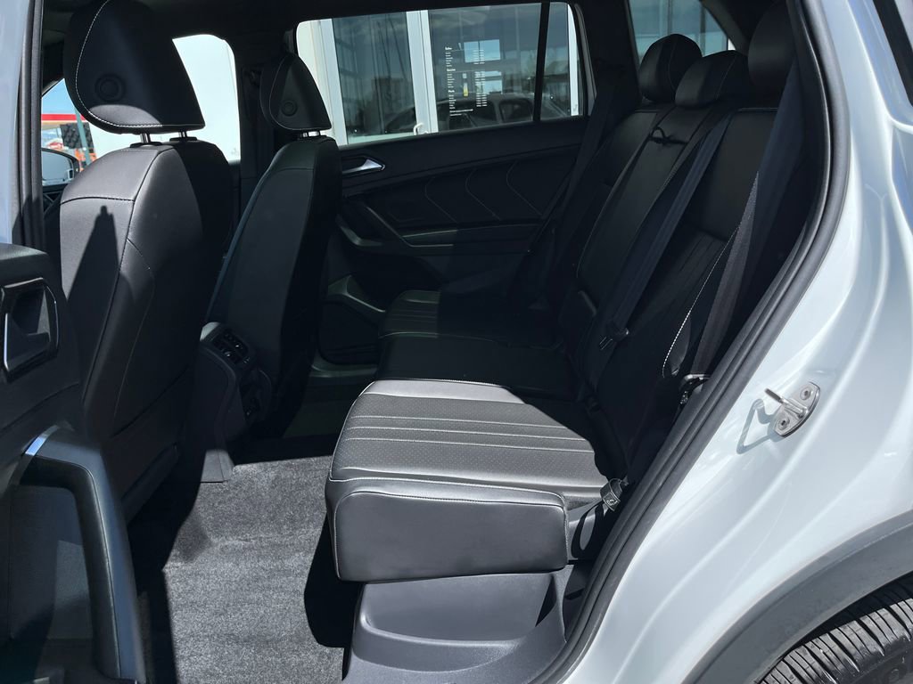 Certified 2024 Volkswagen Tiguan SE R-Line AWD/4WD image 27
