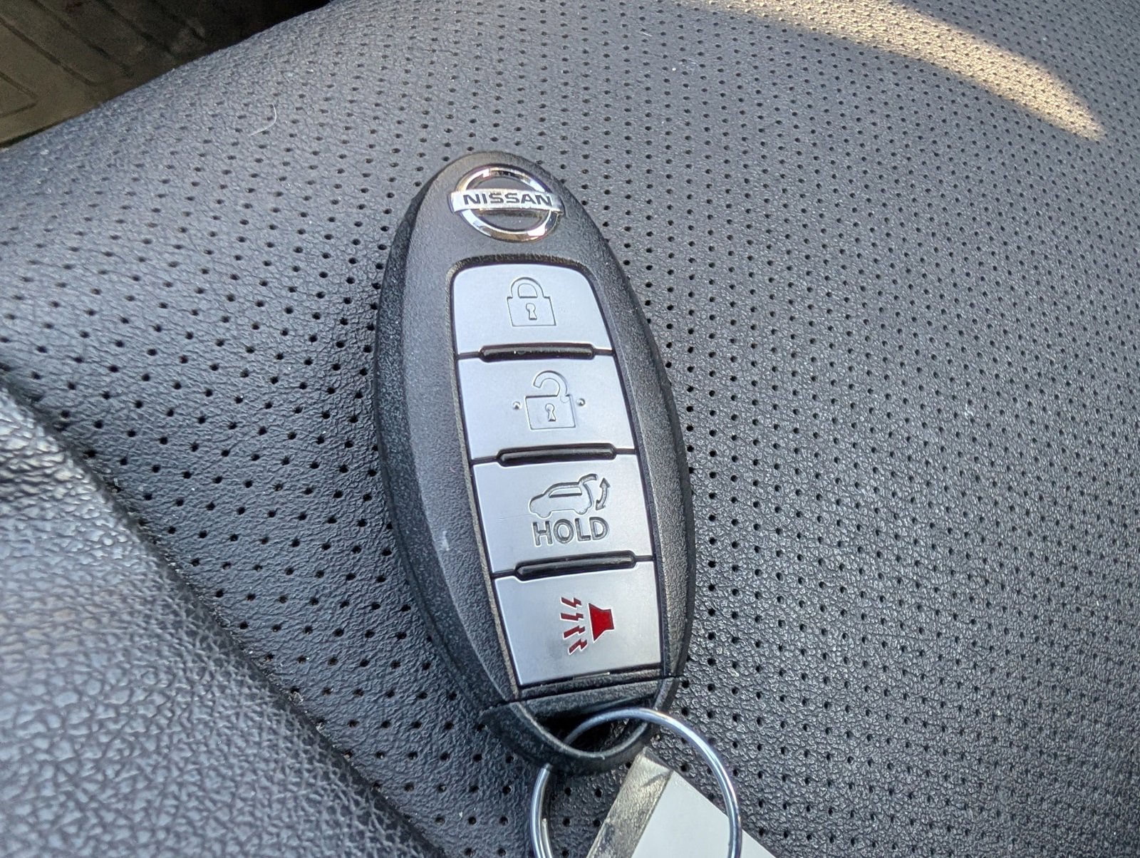 Used 2016 Nissan Rogue SL w/ SL Premium Package image 19