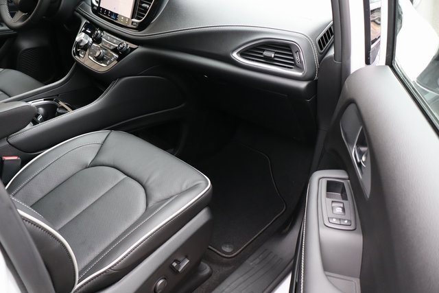 New 2026 Chrysler Pacifica Limited w/ S Appearance Package image 57