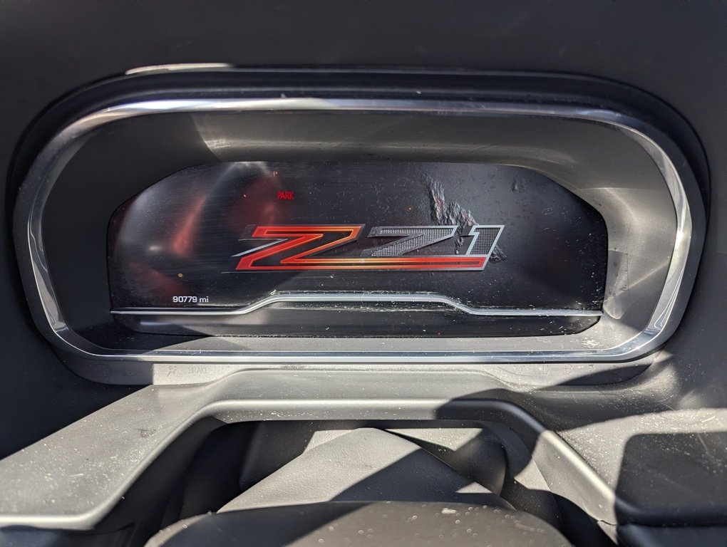 Used 2022 Chevrolet Suburban Z71 w/ Luxury Package image 2