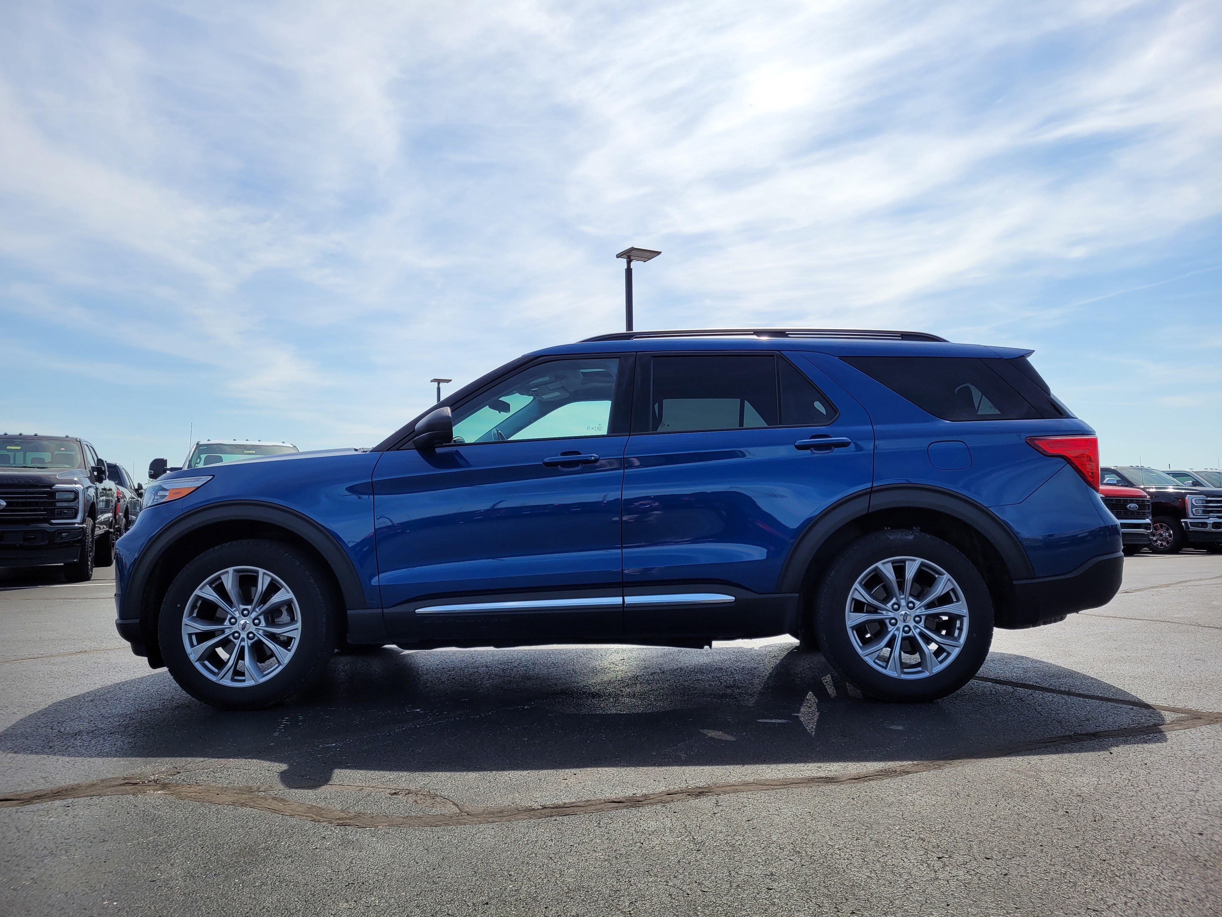 Used 2022 Ford Explorer XLT w/ Equipment Group 202A AWD/4WD image 7