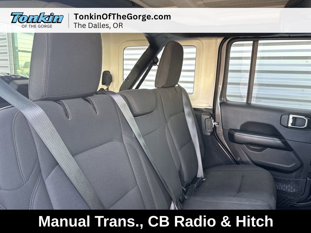 Used 2018 Jeep Wrangler Unlimited Sahara AWD/4WD image 26