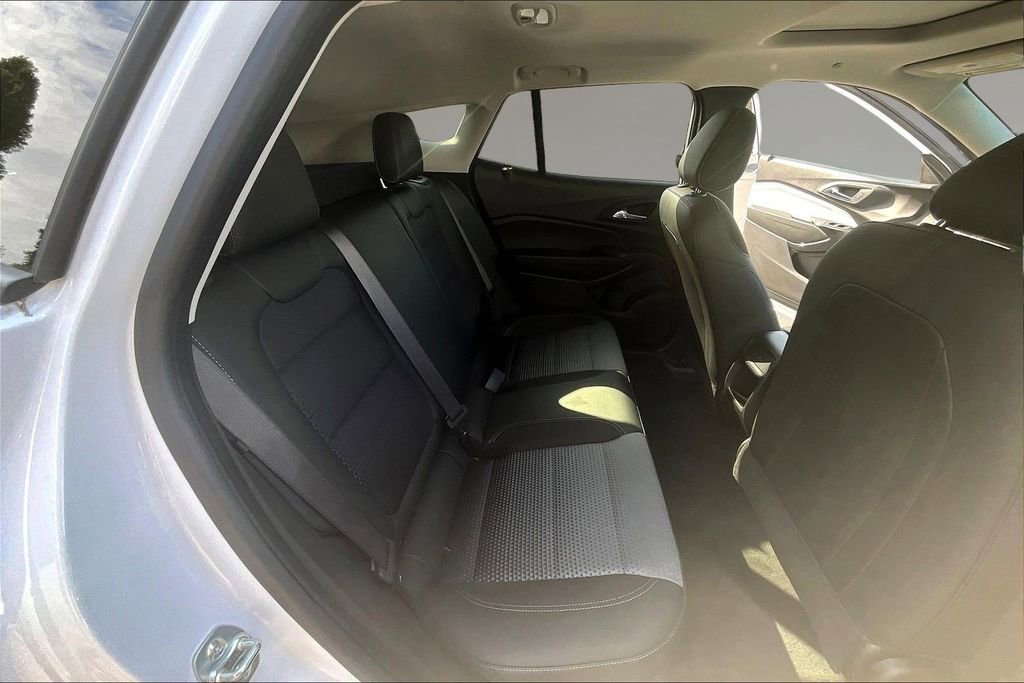 Used 2025 Chevrolet Trax LT w/ Sunroof Package FWD image 21