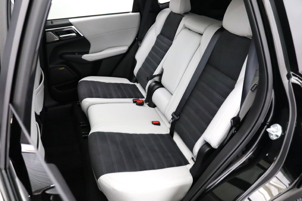 Used 2026 Mitsubishi Outlander SE AWD/4WD image 13