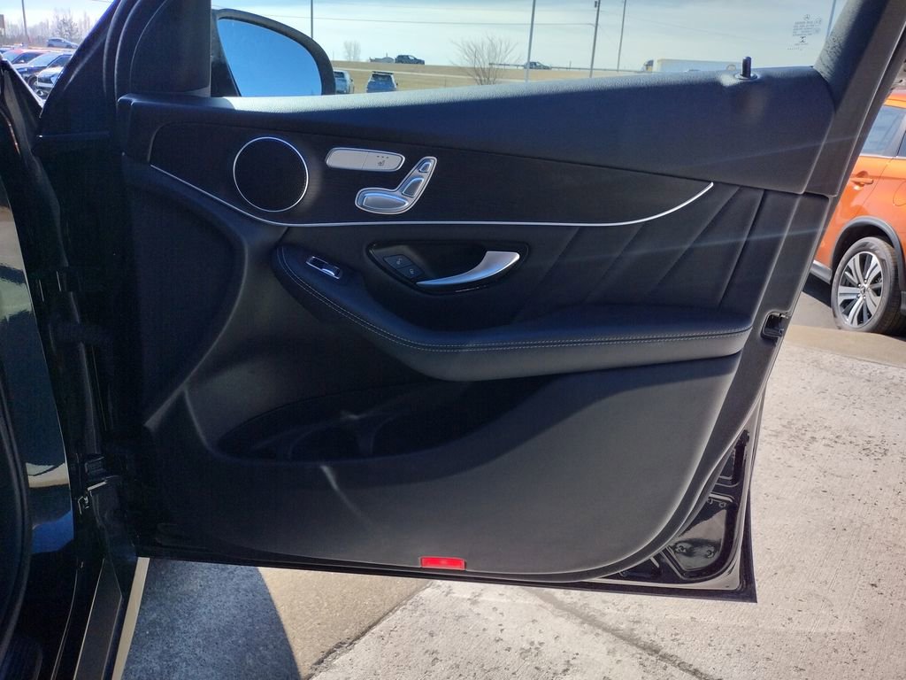 Used 2022 Mercedes-Benz GLC 300 GLC 300 image 32