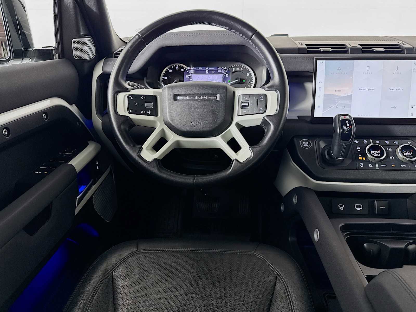 Used 2023 Land Rover Defender 130 SE image 22