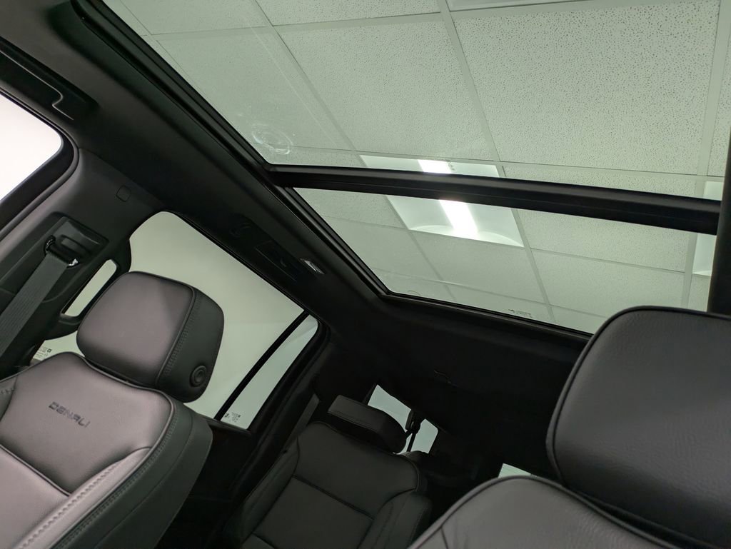 Used 2026 GMC Yukon XL Denali w/ Sun & Power Step Package AWD/4WD image 22