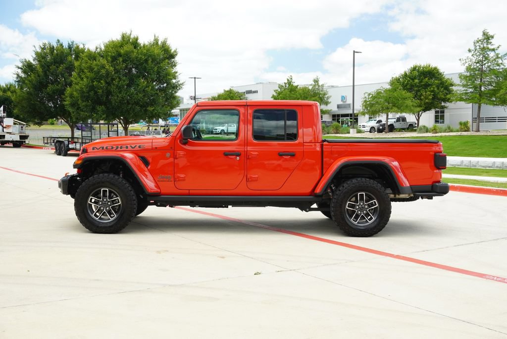 Used 2024 Jeep Gladiator Mojave AWD/4WD image 2