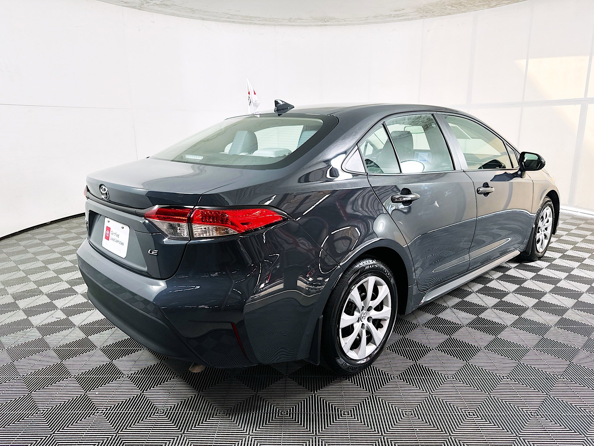 Used 2025 Toyota Corolla LE FWD image 3