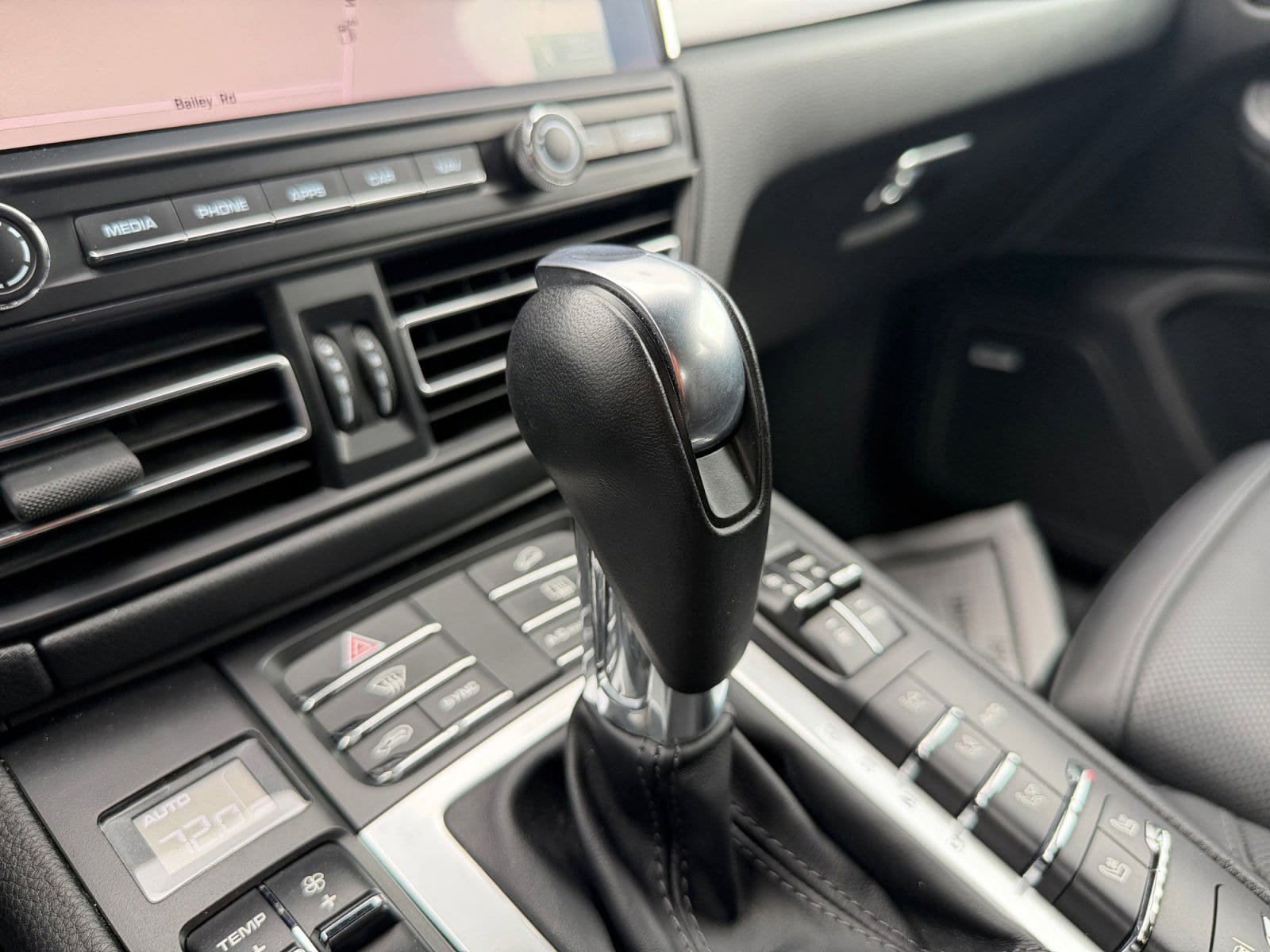 Certified 2020 Porsche Macan image 33