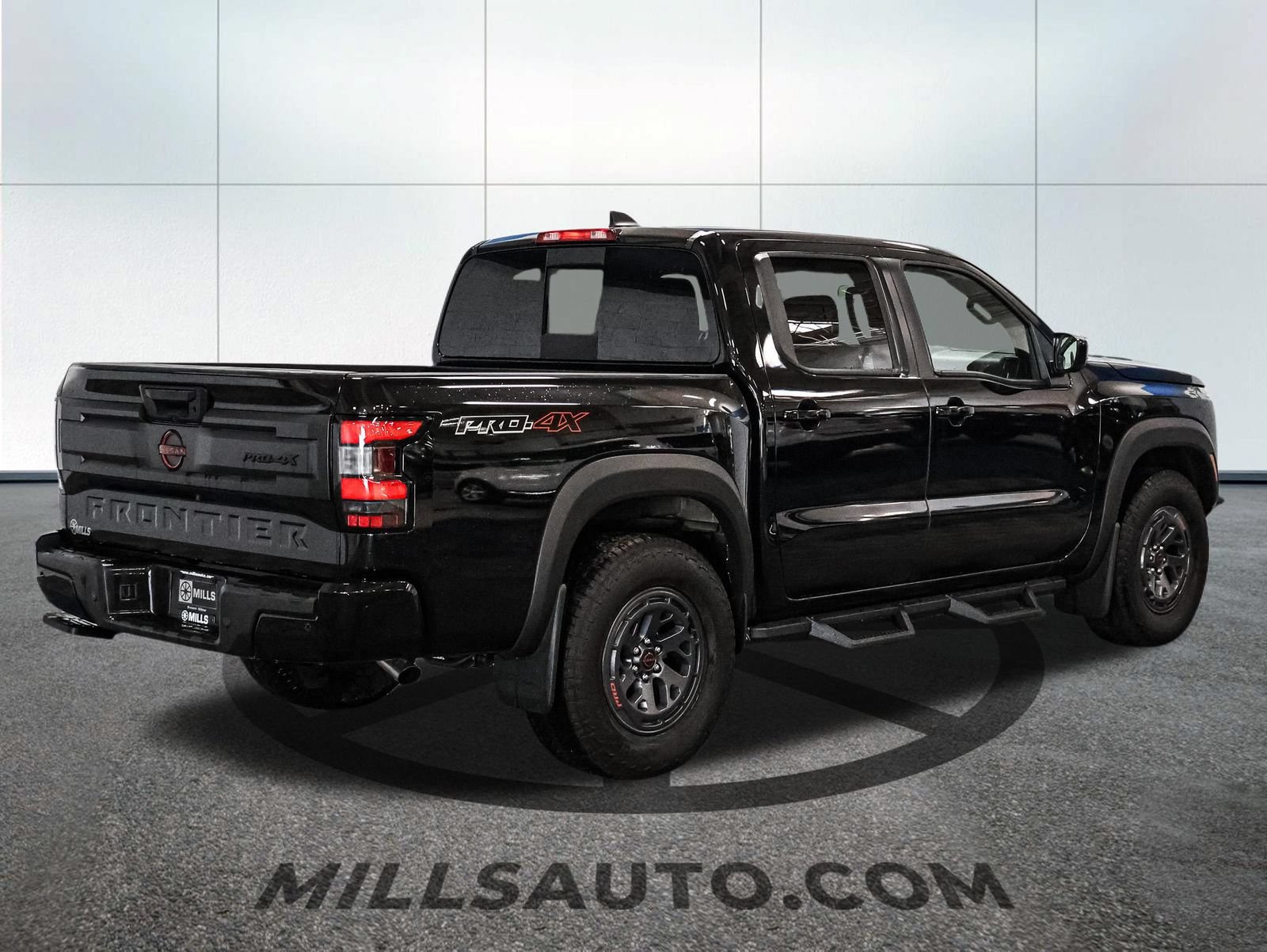 Used 2025 Nissan Frontier PRO-4X AWD/4WD image 8