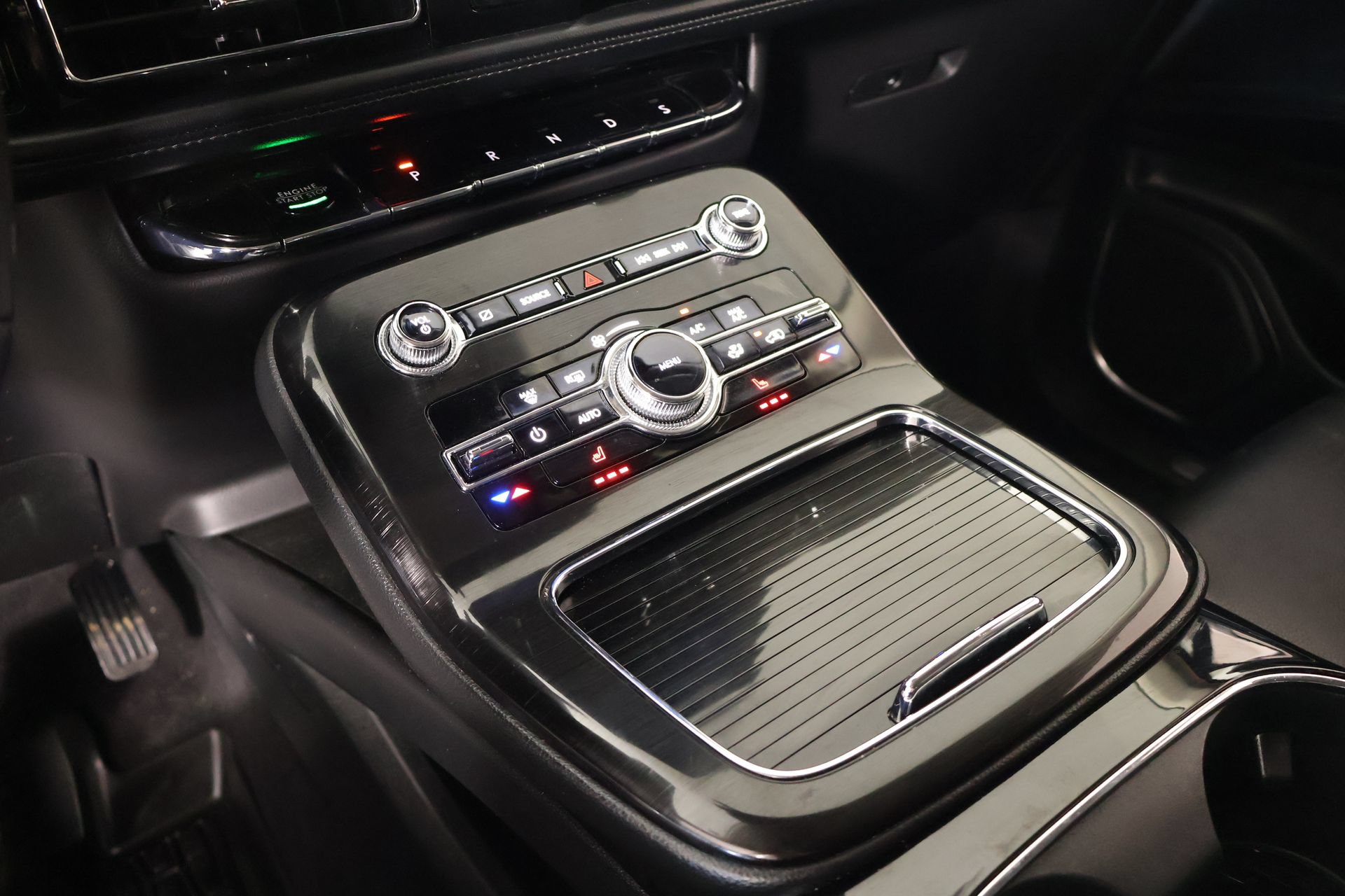 Used 2023 Lincoln Nautilus AWD w/ Premium Package image 9