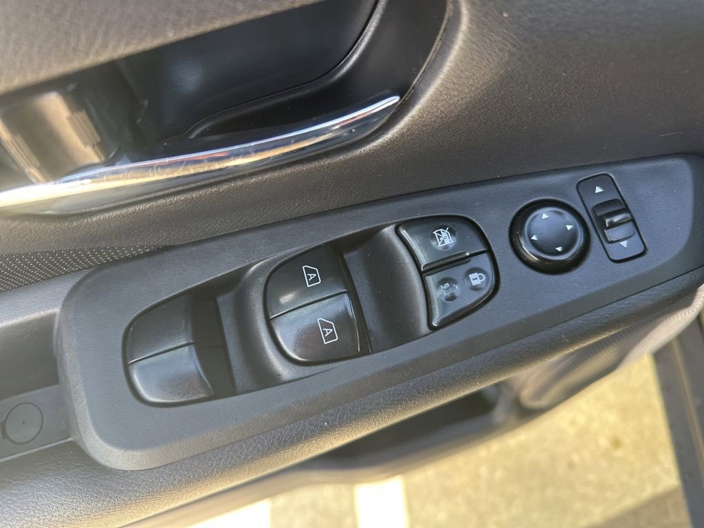 Used 2023 Nissan Kicks SV FWD image 17