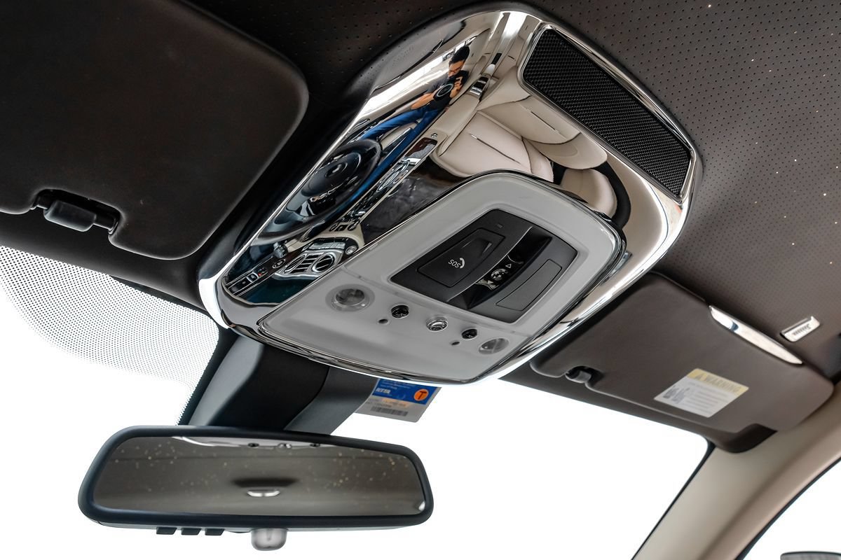 Used 2016 Rolls-Royce Wraith RWD image 20