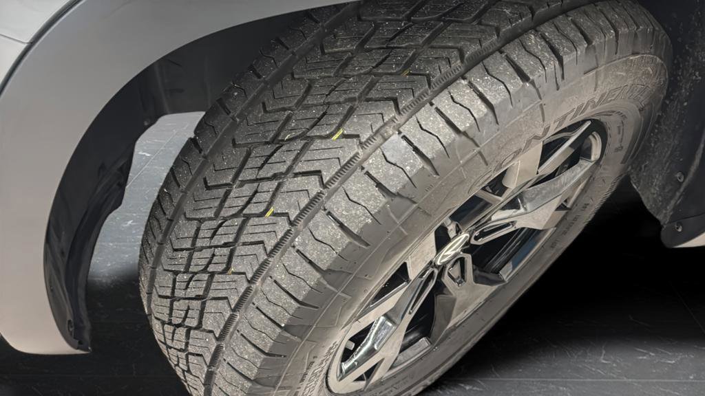 Used 2025 Volkswagen Atlas Peak Edition SE image 36