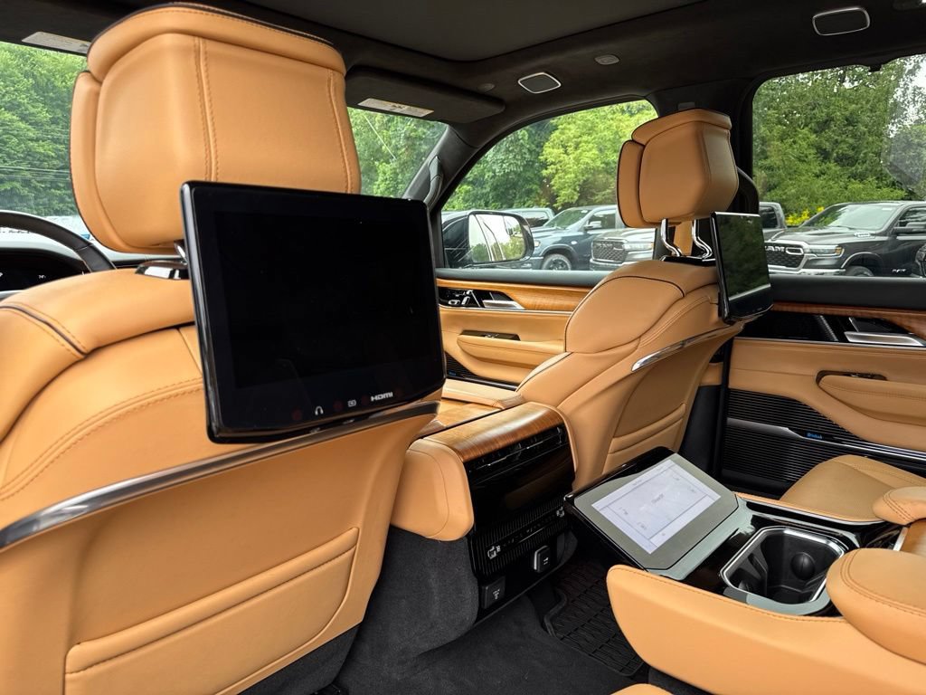 Used 2025 Jeep Grand Wagoneer Series III w/ Rear Seat Video Group 1 AWD/4WD image 27