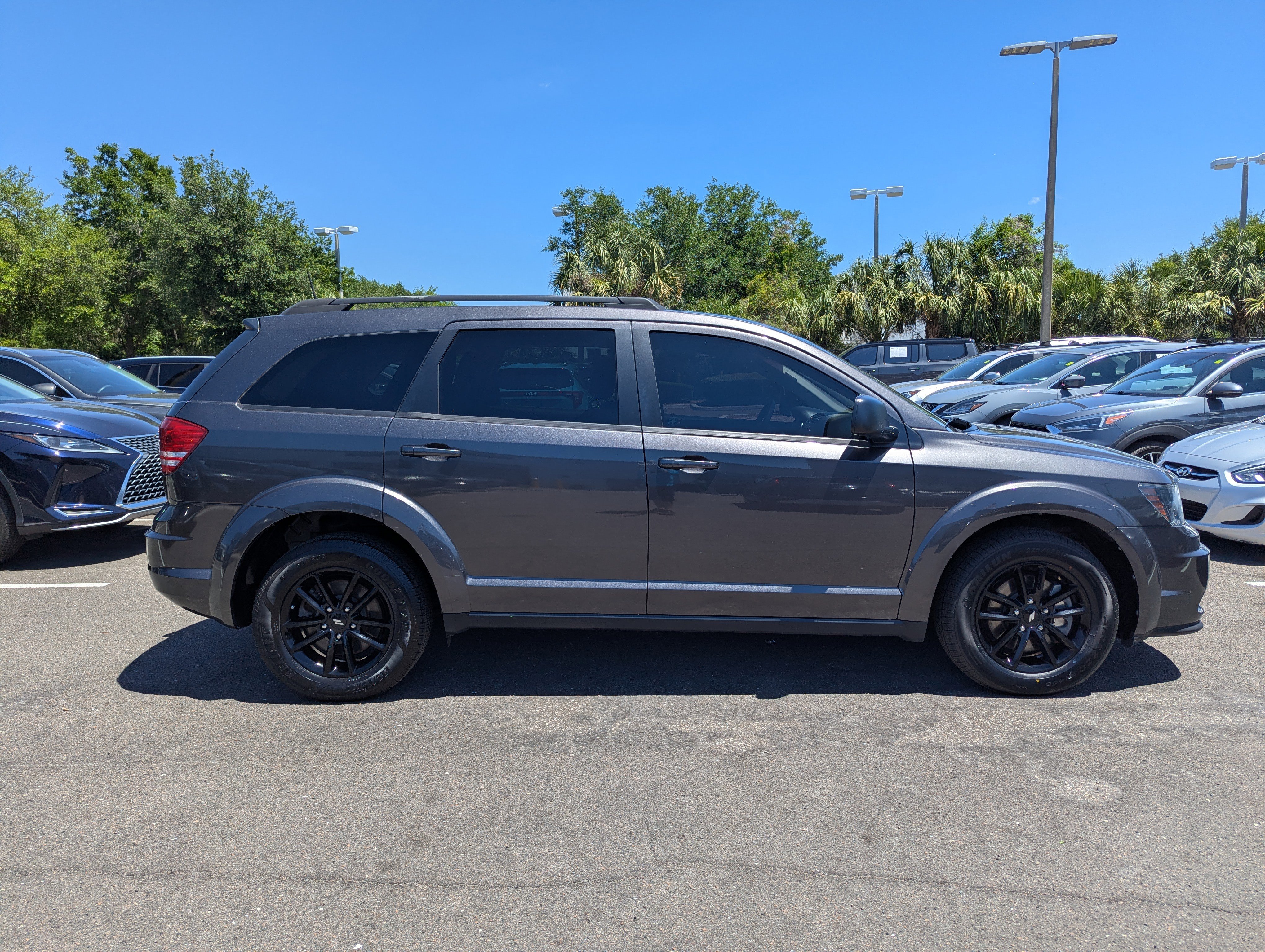 Used 2020 Dodge Journey SE w/ SE Popular Equipment Group image 9