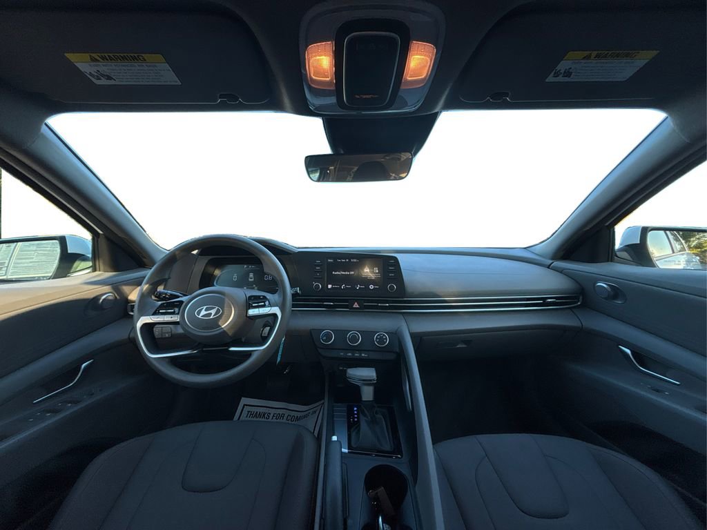 Certified 2025 Hyundai Elantra SE w/ Cargo Package image 24