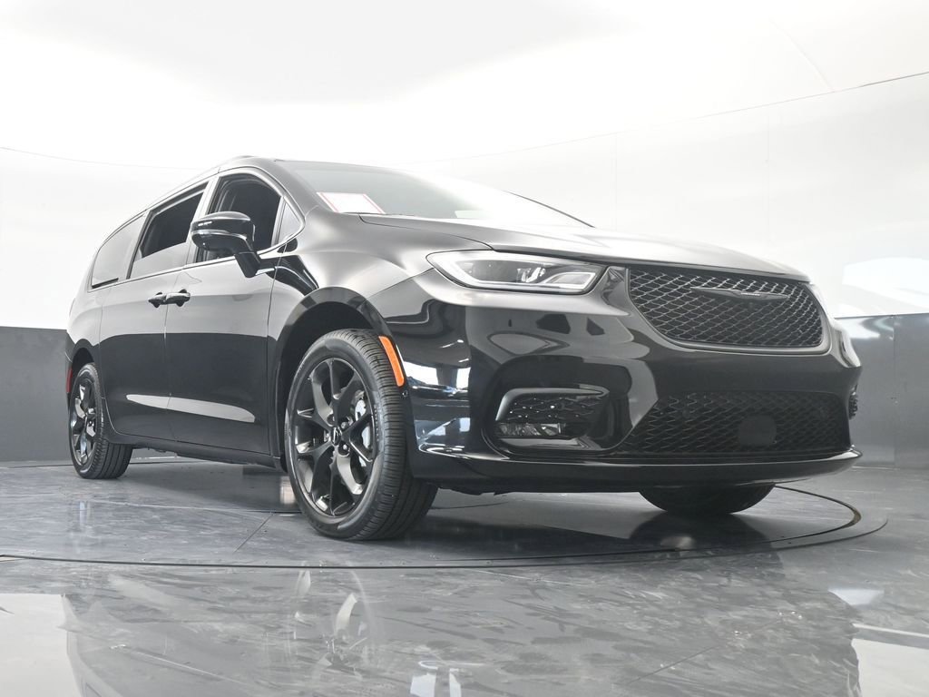 Used 2024 Chrysler Pacifica Limited w/ S Appearance Package image 73