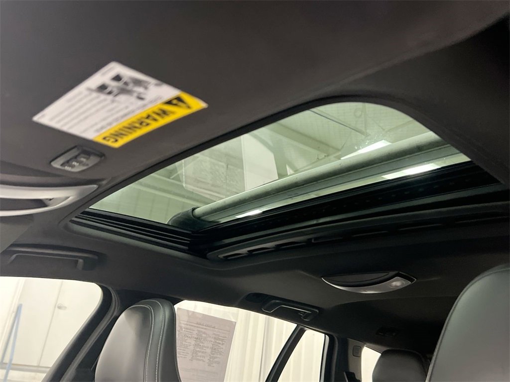 Used 2017 Volvo V60 T6 R-Design Platinum image 19