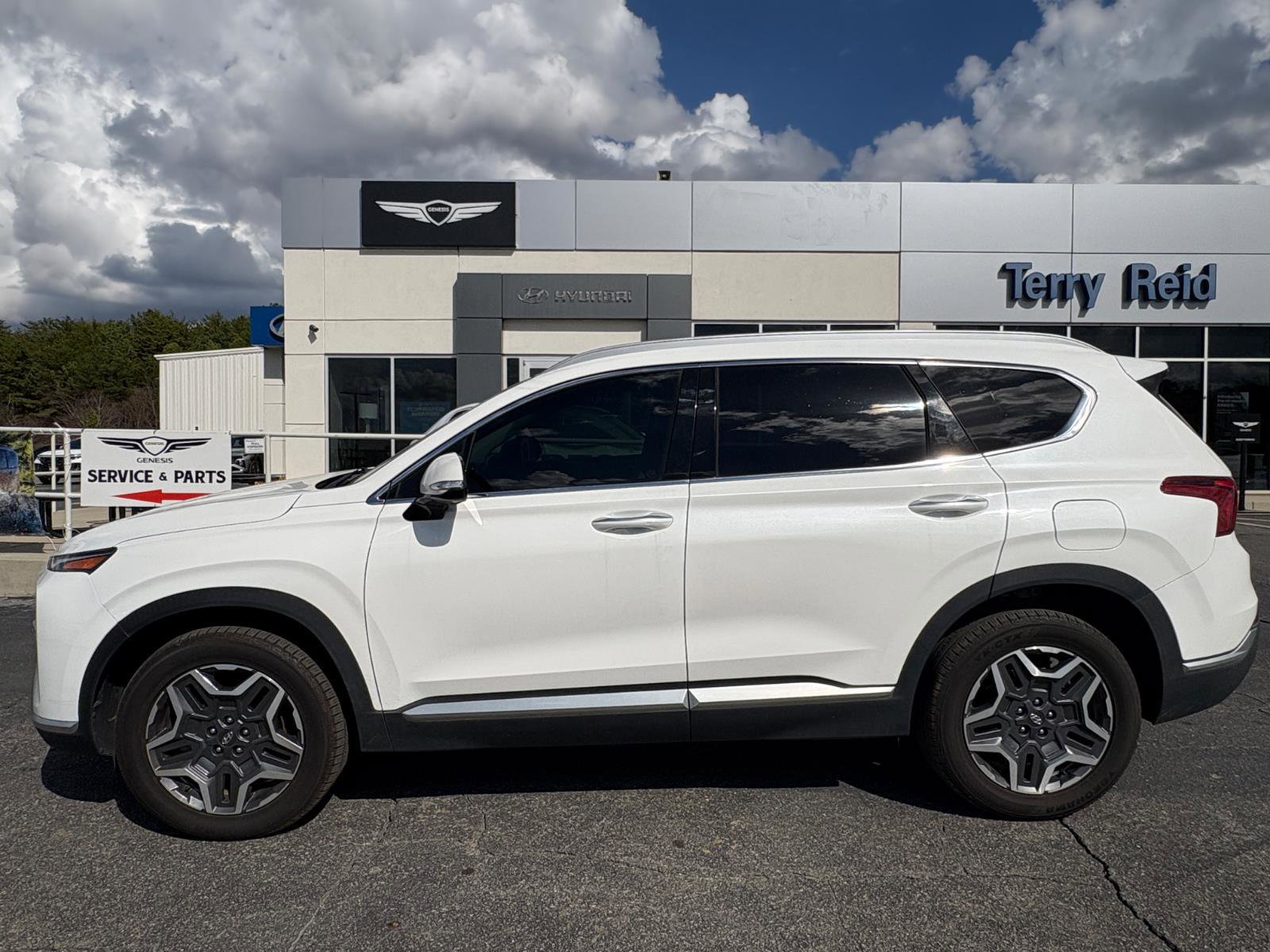 Used 2022 Hyundai Santa Fe SEL Premium w/ Cargo Package AWD/4WD image 4