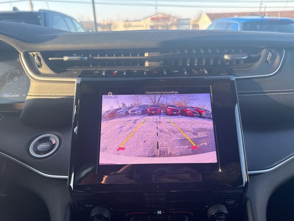 Used 2025 Jeep Grand Cherokee Laredo X image 24