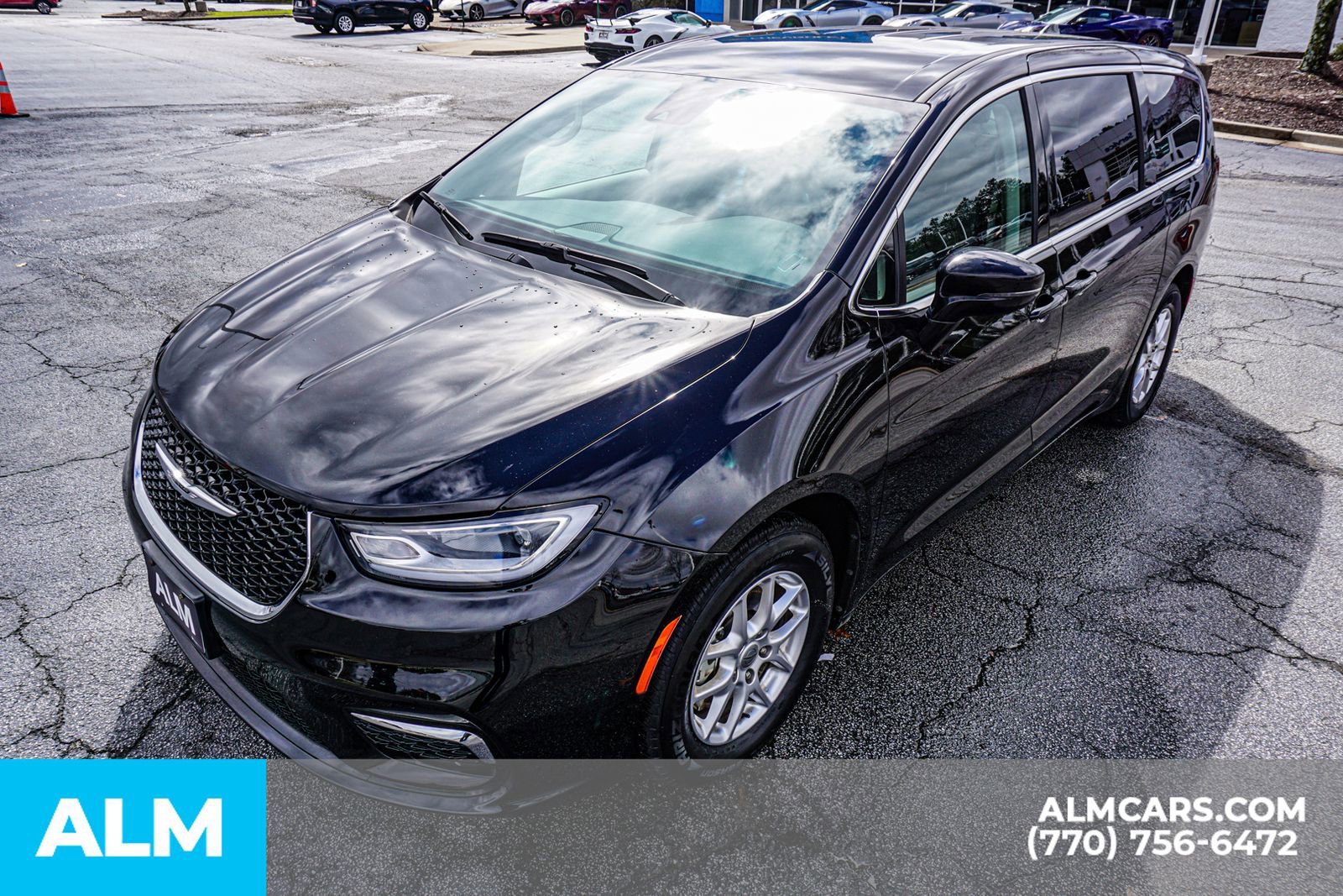 Used 2024 Chrysler Pacifica Touring-L image 19