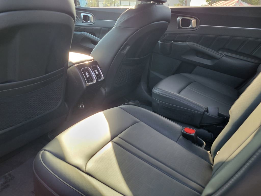 Certified 2024 Kia Sorento SX FWD image 7