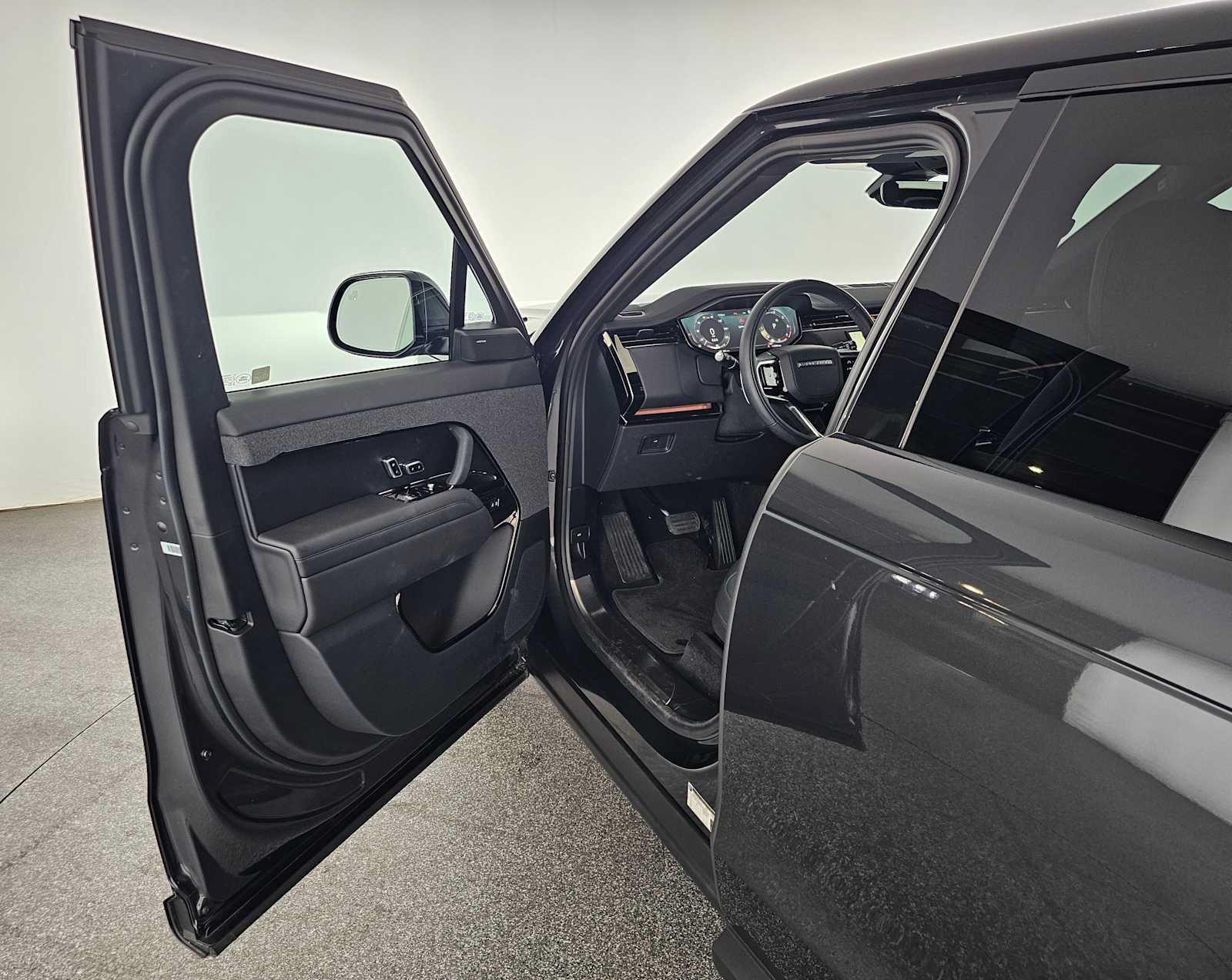 Used 2023 Land Rover Range Rover Sport SE AWD/4WD image 19
