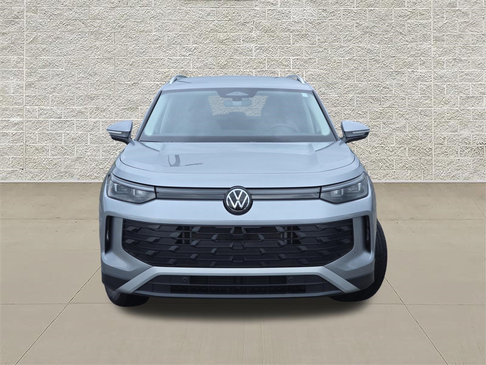 New 2025 Volkswagen Tiguan S AWD/4WD image 2