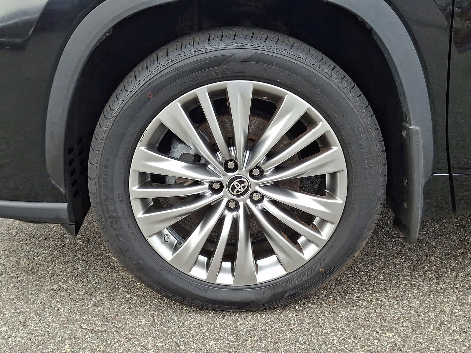 Used 2024 Toyota Highlander Platinum image 9