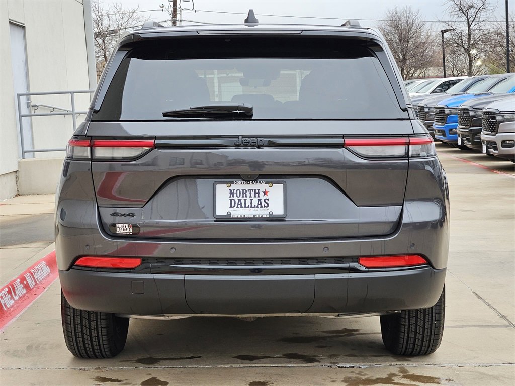 New 2025 Jeep Grand Cherokee Altitude image 4