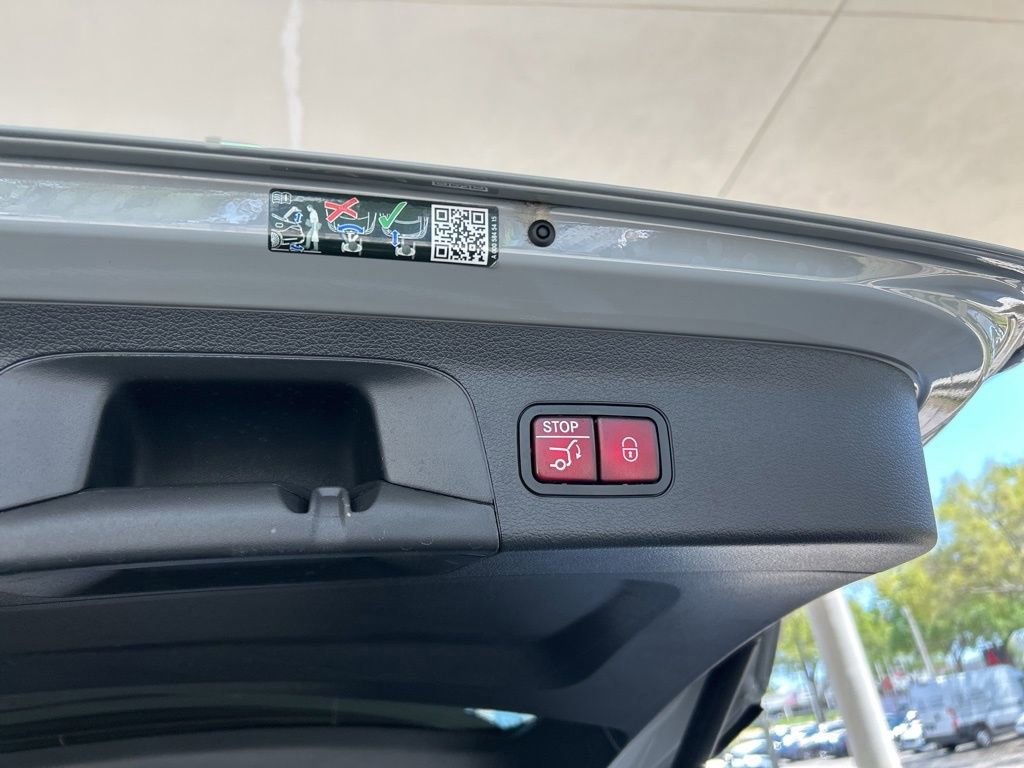 Used 2025 Mercedes-Benz GLS 450 4MATIC w/ AMG Line Exterior image 43